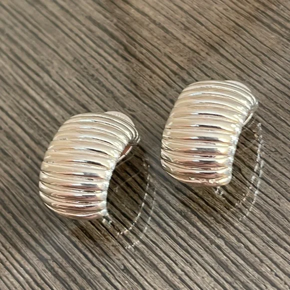 Vintage Premier Designs Ribbed Silver-tone Clip Earrings - Picture 2 of 14
